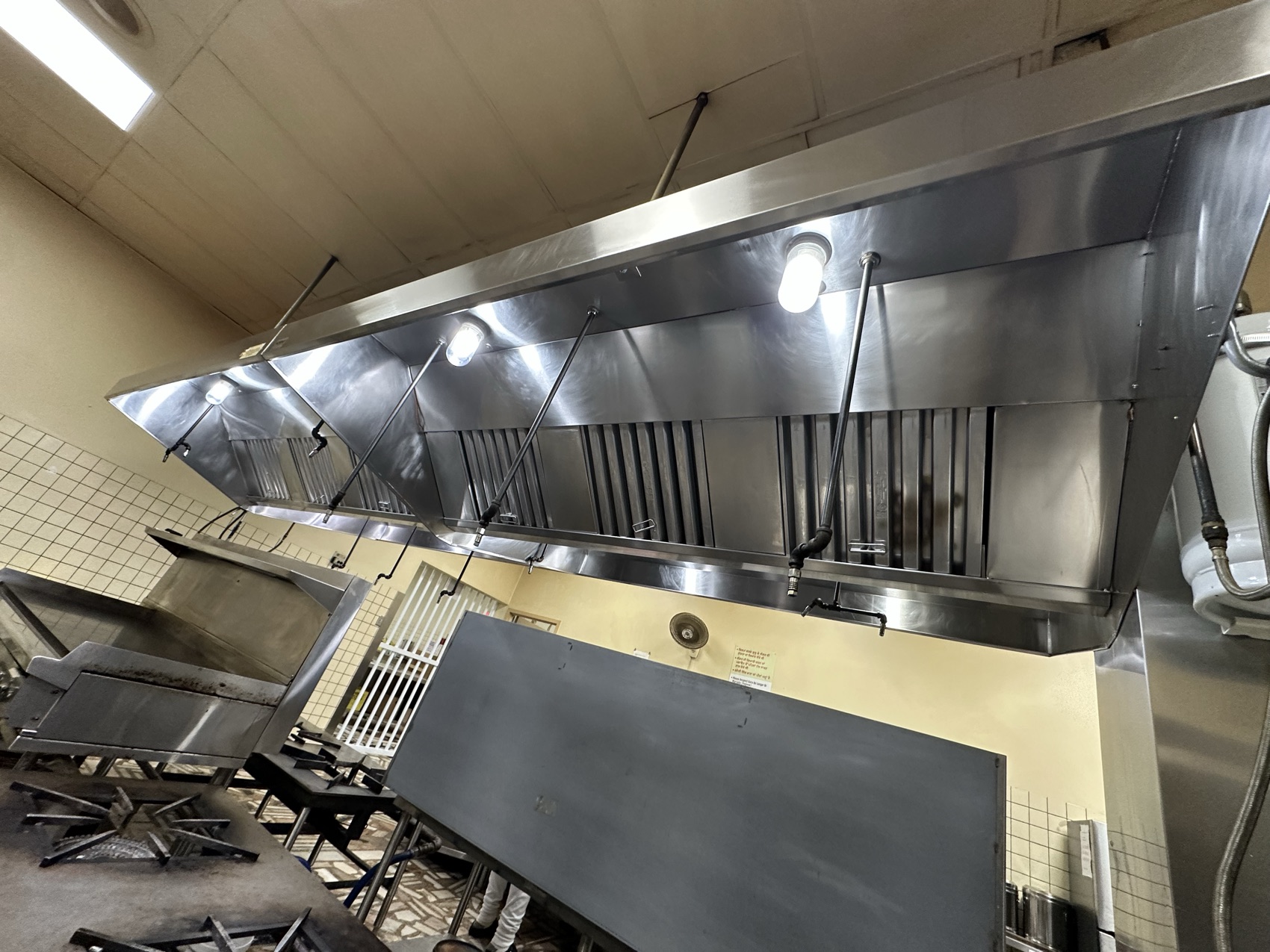 Stainless hood cleaned to a shine after service