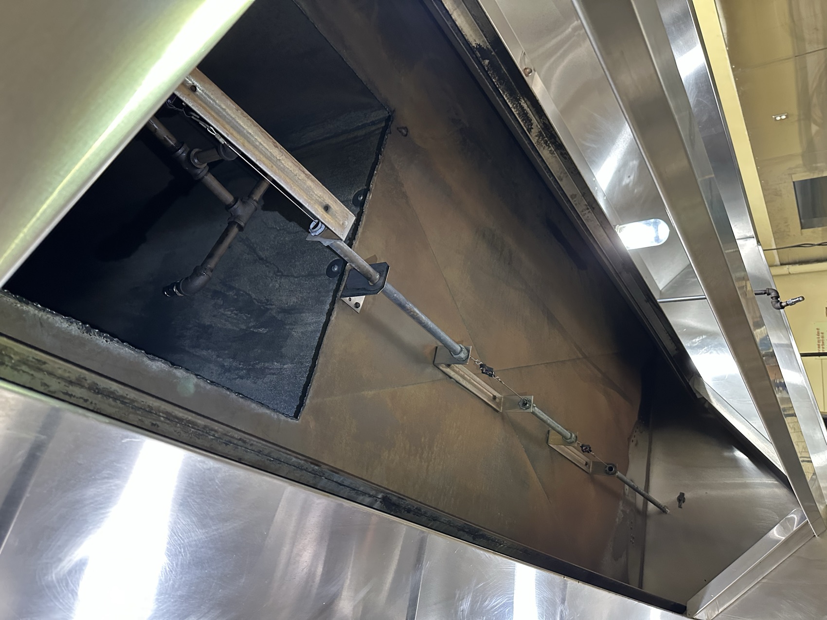 Grease residue in exhaust duct before cleaning